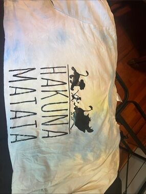 Hakuna Matata White Graphic T-Shirt with Jungle Silhouettes